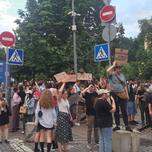 Proteste masive în Ucraina după decizia lui Zelenski de a limita independența instituțiilor anticorupție