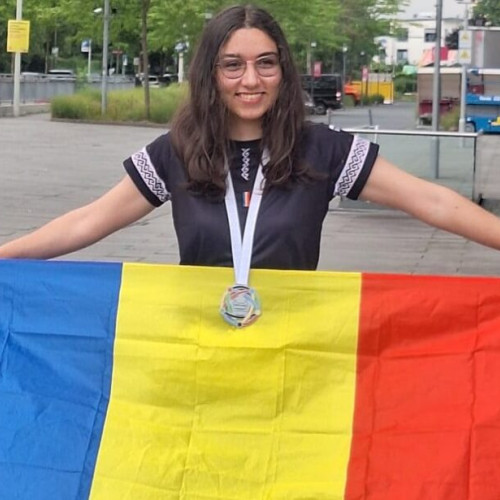 Ilinca-Rucsandra Radu, laureată a clasei a VIII-a la Colegiul Național din Iași, a câștigat o medalie de argint la Olimpiada Europeană de Informatică pentru Fete (EGOI), desfășurată între 14 și 20 iulie 2025 la Bonn, în Germania. Potrivit site-ului ziaruldeiasi.ro, la competiție au participat 228 de eleve din 60 de țări, iar România s-a întors acasă cu patru medalii, dintre care trei de argint și una de bronz.