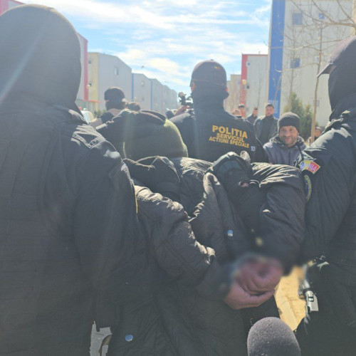 Suspecții implicați într-un caz de furt de opere de artă din Italia, aflați recent în centrul unei anchete, au scăpat de măsurile preventive impuse de instanță, conform unor surse apropiate anchetei citate de ziarulamprenta.ro. În luna martie 2025, procurorii din Constanța au cerut arestarea preventivă a două persoane, însă judecătorii de la Tribunalul Constanța au decis, în cele din urmă, ca unul dintre suspecți, un bărbat, să fie plasat în arest la domiciliu pentru 30 de zile, în timp ce femeia implicată avea măsura controlului judiciar pentru 60 de zile.