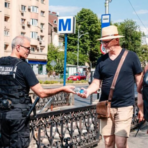 Primăria București și autoritățile locale încă distribuie apă gratuit pentru populație în timpul caniculei