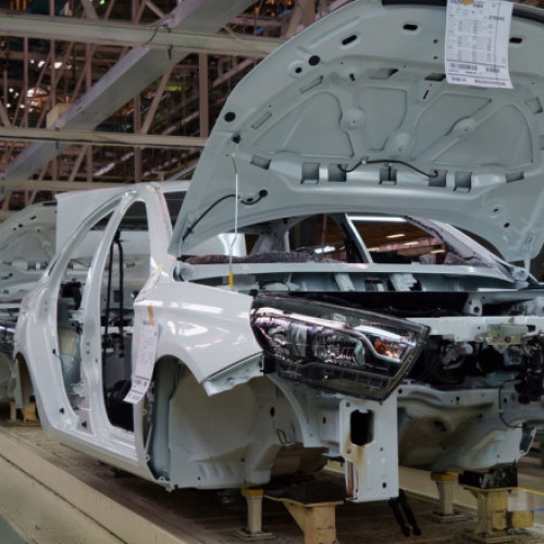 Avtovaz ar putea reduce săptămâna de lucru la patru zile din septembrie