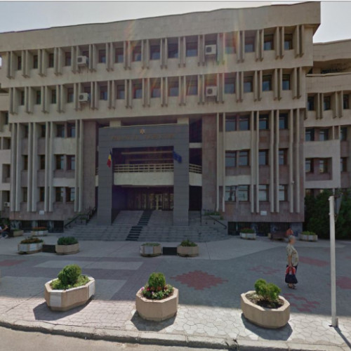 Programul de lucru al Tribunalului Galați a fost schimbat din cauza vacanței judecătorești, până la data de 29 august. Potrivit informațiilor, persoanele care trebuie să ajungă la instanță pentru probleme juridice sunt sfătuite să folosească, dacă este posibil, serviciile online pentru depunerea documentelor, adresarea cererilor sau obținerea de informații.