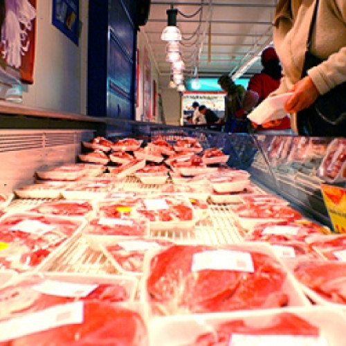 Autoritățile din Buzău au confiscat 1,2 tone de carne suspectată de pestă porcină africană