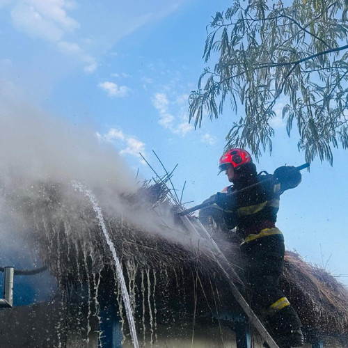 Incendiu în Cernavoda: pompierii au intervenit pentru stingerea flăcărilor