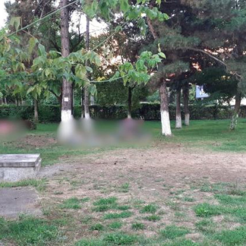 Zona de lângă parc, marcată de mizerie și aparentă neglijență a autorităților