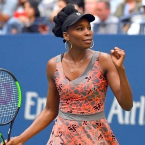 Venus Williams, cea mai în vârstă jucătoare care a câștigat un meci WTA după 2004, a declarat că încă are energie după ce, la 45 de ani, a învins-o pe Peyton Stearns cu 6-3, 6-4 la Washington Open, relatează ziaruldeiasi.ro. După ce s-a întors în competiție luni, în concursurile de dublu feminin, după o pauză de 16 luni, Williams a reușit să câștige un meci la simplu, marcând prima sa victorie după 2023.