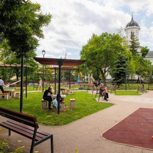 Mamica din Cluj-Napoca semnalează pericol în parcul Farmec pentru copii și igiena publică