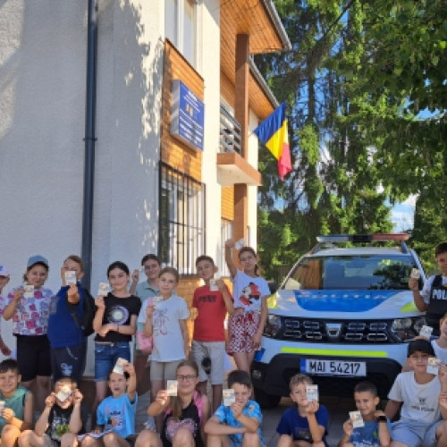 polițiștii din ocna sugatag educă copiii despre siguranță și responsabilitate