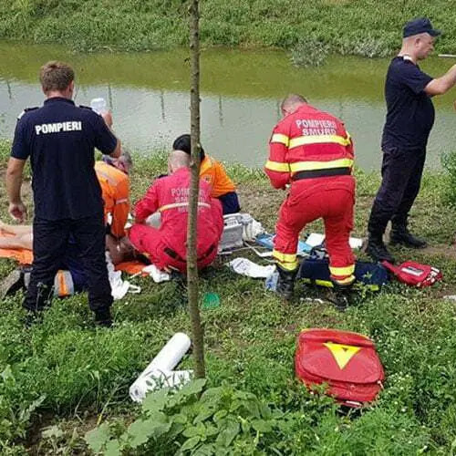 Copil în starea critică după ce a căzut într-un eleneu din comuna Poiana Lăculești