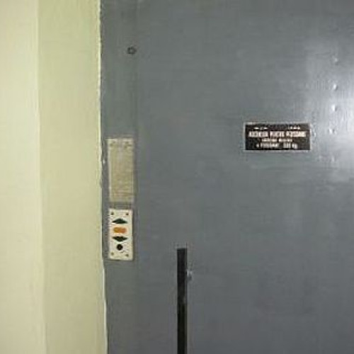 Bărbat blocat într-un lift, salvat de pompieri în Piatra Neamț