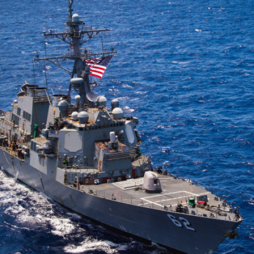 Elicopter iranian împiedică un distrugător american în Golful Oman