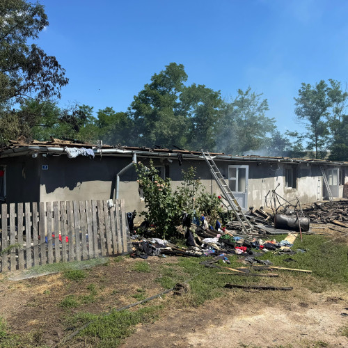 incendiu în localitatea cernesti: acoperișul casei, cuprins de flăcări