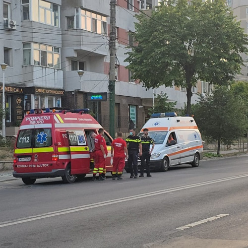 Bărbat căzut după ce a folosit autobuzul ca sprijin în Constanța