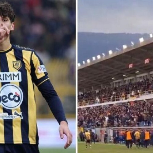 Floriani Mussolini, stranepotul dictatorului italian Benito Mussolini, își dorește ca talentul său fotbalistic să fie mai important decât numele de familie, pe măsură ce se pregătește pentru debutul în Serie A cu echipa Cremonese. Fotbalistul de 22 de ani, împrumutat de la Lazio, a venit în această lună la Cremonese, după ce clubul a promovat în prima divizie italiană după barajul din Serie B.