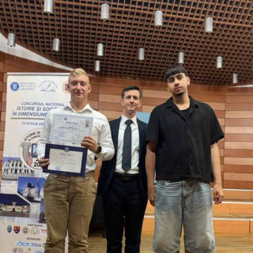 doi elevi din botoșani la etapa națională a Concursului „Istorie și societate în dimensiune virtuală”