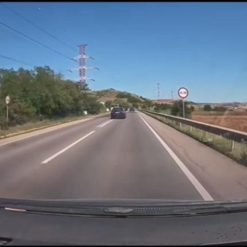 accident pe drumul aglomerat, soferul a riscat o coliziune grava