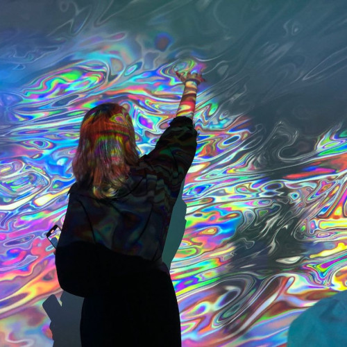 Spitalul de psihiatrie &quot;Dr. Gheorghe Preda&quot; din Sibiu a inaugurat o cameră senzorială pentru copiii internați în secția de psihiatrie pediatrică. Evenimentul a avut loc miercuri și a fost posibil datorită fondurilor obținute în urma Galei Caritabile &quot;Simțim Împreună&quot; organizată anul trecut în noiembrie. Potrivit turnulsfatului.ro, suma colectată a fost de peste 131.165 de lei, adică aproximativ 26.233 de euro, contribuția fiind asigurată de mai multe asociații, printre care Asociația pentru Copil și Familie HEART, Asociația &quot;Mâini Unite&quot; și BABY CARE Sibiu.