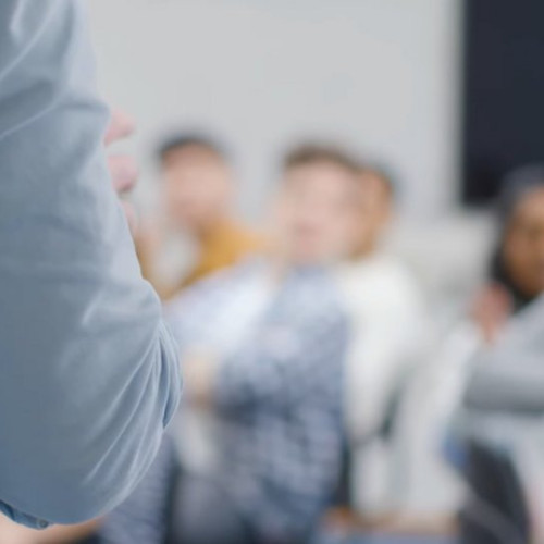 Sindicatele din educație avertizează despre impactul deciziilor guvernamentale asupra sistemului educațional