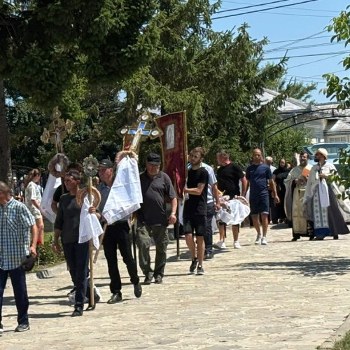 Durere și speranță pentru o tânără din Botoșani, rămasă singură după pierderea părinților