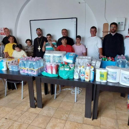 Preoți și tineri din parohiile Doicesti, Fieni, Pucioasa I și Pucioasa II au făcut o donatie importantă pentru centrul "Floarea Speranței" din Pucioasa