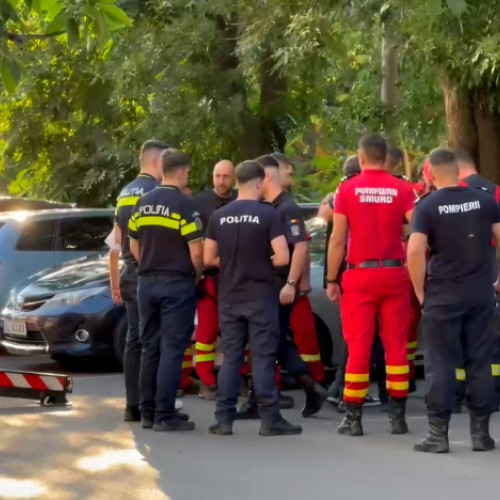 Tânăr de 18 ani amenință să se arunce de la înălțime în apropierea Palatului de Justiție