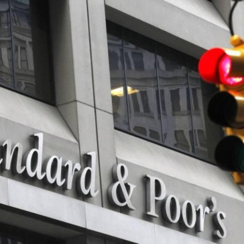 Romania menține ratingul investițiilor, dar înregistrează o scădere semnificativă a indicelui de încredere macroeconomică