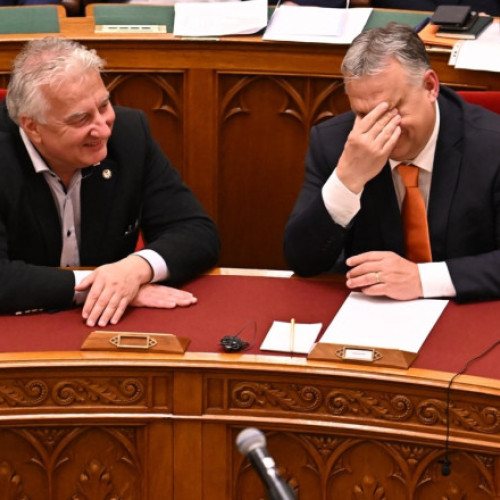 vicepremierul Ungariei, Zsolt Semjen, afirmă că politica economică și diplomatică a țării sale față de România este guvernată exclusiv de poziția UDMR-ului, Partidul Uniunii Maghiarilor din România. El a spus joi după-amiază la o dezbatere la Universitatea de Vara de la Băile Tușnad că nimic din ceea ce se face de la Budapesta nu contravine intereselor românești sau celor ale maghiarilor din afara țării.