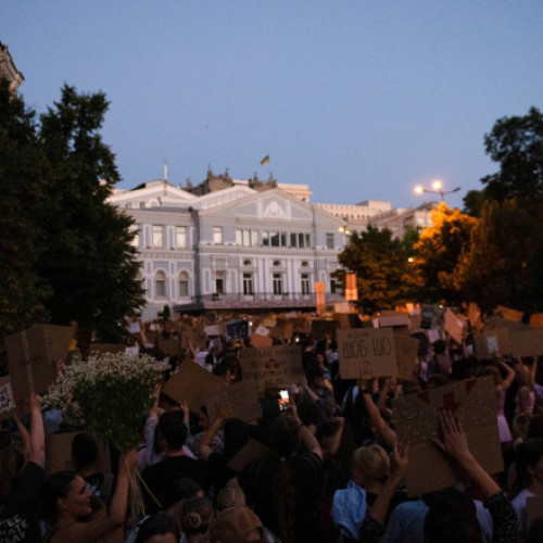 Mii de tineri din Kiev protestează împotriva restricțiilor impuse agențiilor anticorupție