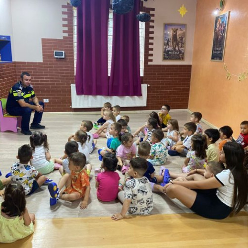 polițiștii vrâncenii au desfășurat activități educaționale pentru copii și părinți
