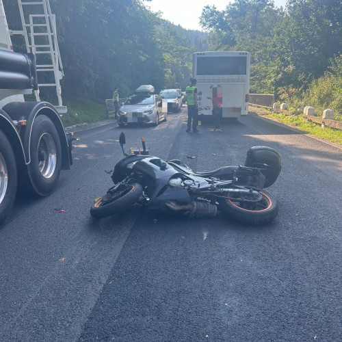 accident pe dn15 în apropiere de bicaz, un motociclist rănit