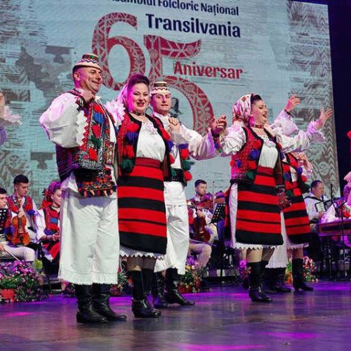 ansamblul folcloric national "transilvania" câștigă premiul întâi la festivalul din Skopje