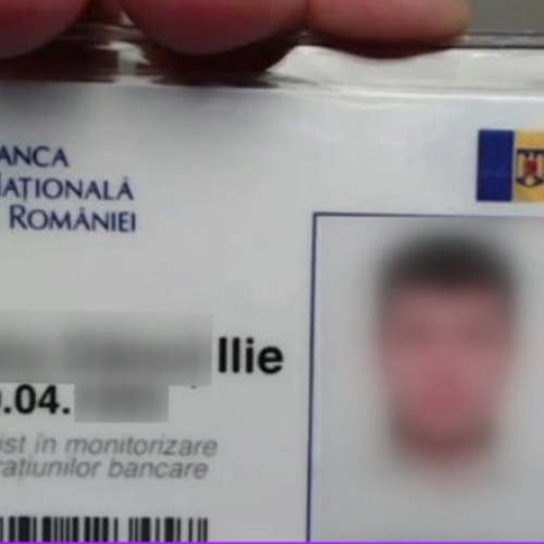 Mai multe metode de înșelăciune au fost observate recent, după ce un tânăr din București a fost ținta unui apel fraudulos. Potrivit digi24.ro, Matei a fost contactat de un bărbat care s-a pretins a fi inspector de poliție și i-a spus că o persoană periculoasă, căutată de Interpol, a făcut un credit de 50.000 de lei pe numele său.