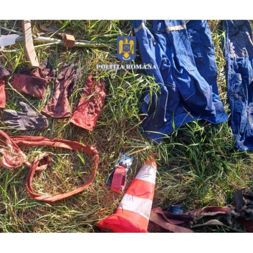 Doi bărbați reținuți pentru furt de cabluri în Roman