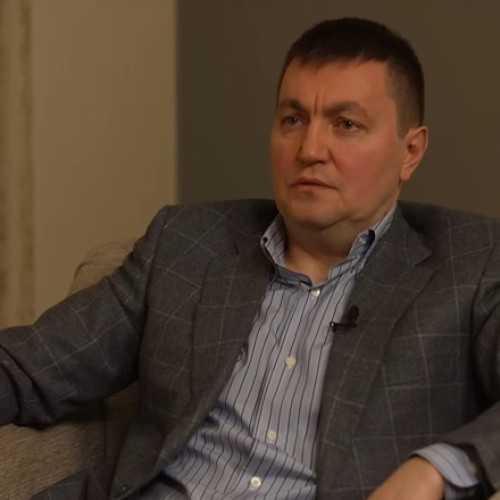 Veaceslav Platon, om de afaceri moldovean, a fost condamnat vineri în lipsă de către un tribunal din Moscova la 24 de ani de închisoare pentru fraudă și scoaterea ilegală a 48 de miliarde de ruble din Rusia, echivalentul a aproximativ 600 de milioane de dolari. Potrivit datelor de la Parchetul General rus, citate de agenția EFE, această sentință reprezintă cumularea unei alte pedepse de 20 de ani, dată de o instanță rusă în 2023, pentru infracțiuni similare, inclusiv retragerea ilegală a fondurilor în valută din Rusia, în valoare de peste 126 de miliarde de ruble.