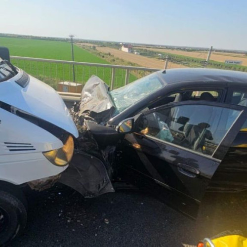 accident grav pe DN6 în județul Timiș: coliziune frontală între două mașini