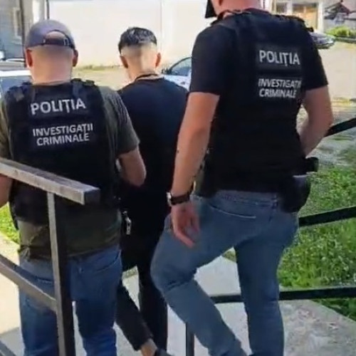 doi tineri din dorohoi reținuți după un furt din magazine