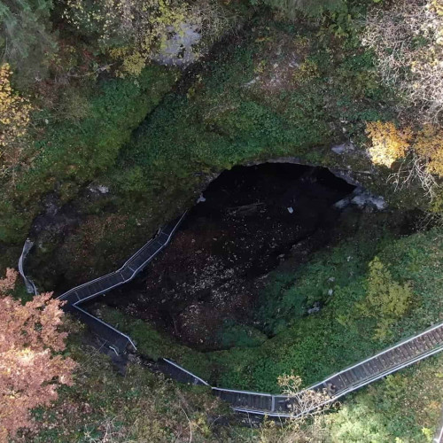 ghetarul de la Scarisoara, cel mai mare ghetar subteran din Romania