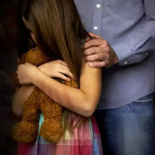 barbat de 45 de ani, angajat al spitalului de copii "sfanta maria" din iasi, arestat pentru agresiune sexuala asupra unei adolescente de 17 ani