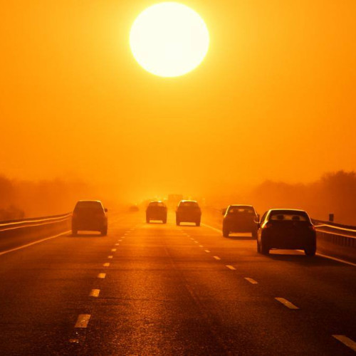 canicula crește riscul de accidente rutiere și afectează șoferii și pietonii