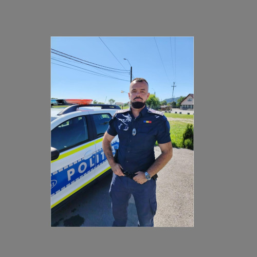 Ofițer de poliție cercetat pentru dare de mită după ce a fost prins în flagrant