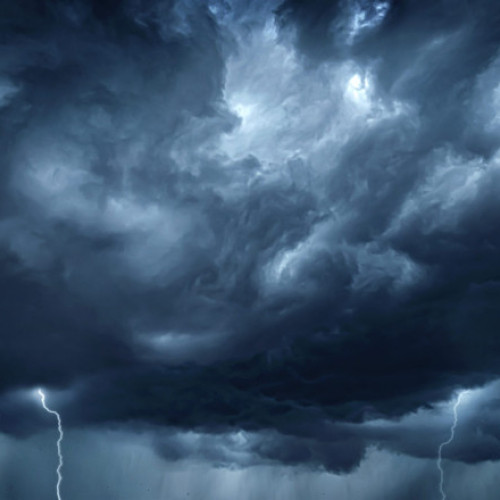 Canicula și furtunile fac ravagii în România. Temperatura resimțită a ajuns de 48 de grade Celsius sâmbătă, relatează Digi24. În timp ce în majoritatea zonelor a dominat canicula, în alte regiuni au avut loc vijelii puternice.