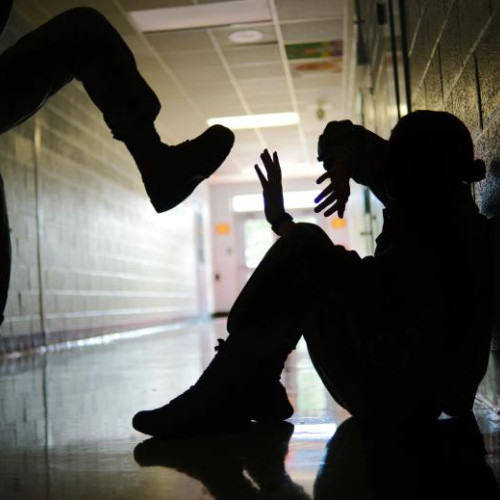 Elev traumatizat după amenințări cu moartea pe grupul de chat al școlii