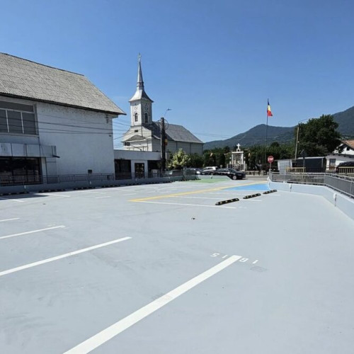 Primăria avertizează despre utilizarea parcării de pe platforma superioară