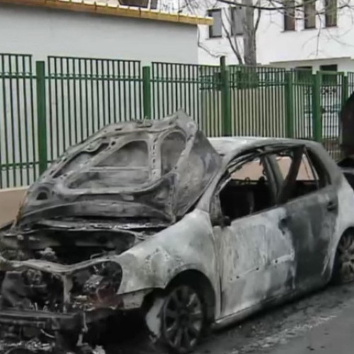 Bărbat reținut după ce ar fi incendiat mașina fostei sale iubite în București