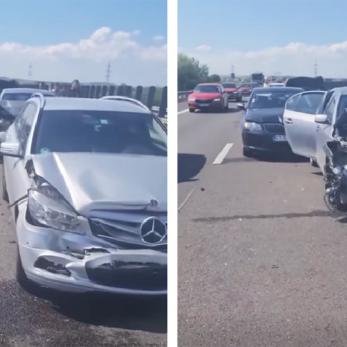 Carambol pe autostradă: autovehicule avariate în urma unei coliziuni multiple
