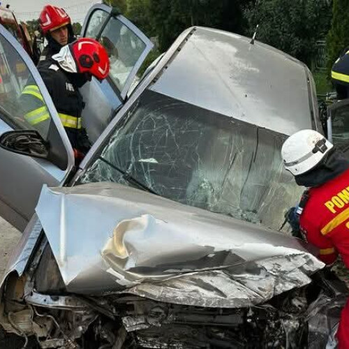 accident grav în satul ștefan cel mare: o persoană incarcerată după ce un autoturism a ieșit de pe carosabil