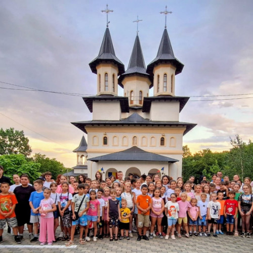 copii din parohia tepu de jos petrec zi de vacanță la mănăstirea toflea