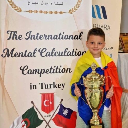 Daniel Sava, copil de 8 ani din Focșani, devine un nume important în lumea aritmeticii mentale și a șahului de performanță