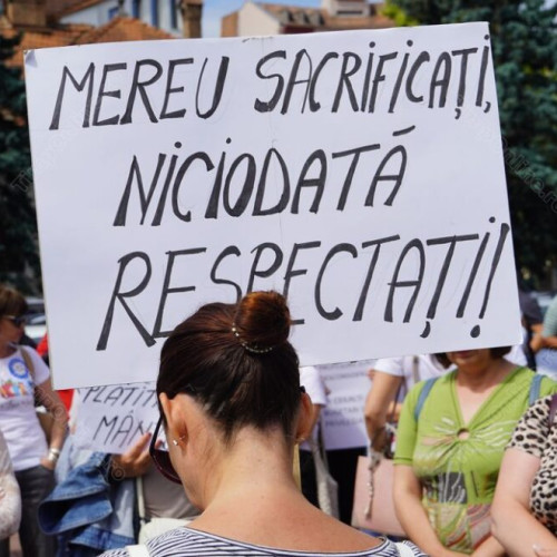 Profesorii primesc în continuare salarii mărite în urma grevei: Revoltați împotriva inechităților

Profesorii primesc în continuare salarii mărite în urma grevei: Revoltați împotriva inechităților