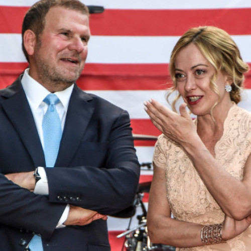 Tilman Fertitta refuză momentan să locuiască în vila Taverna din Roma, resedinta oficiala a ambasadorilor americani, noteaza digi24.ro. Vila, o clădire luxoasă cu o istorie îndelungată, a fost în dese rânduri gazda cardinali, oameni de știință, tribunale regale și armate. Din 1933, aceasta a fost reședința oficială a celui mai important diplomat american în Italia, dar milionarul texan refuză să se mute în acest loc, invocând necesitatea unei renovări complete.